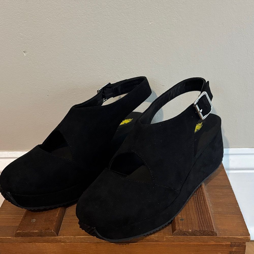 Volatile Women's Aurora Wedge size 9